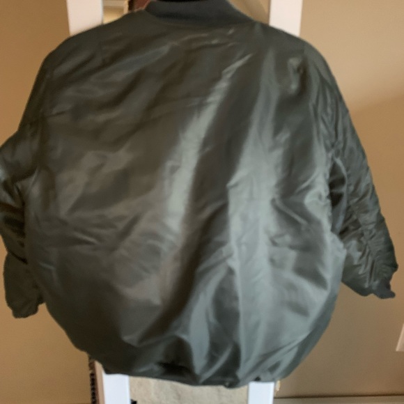 Mens Olive green puffer coat - Picture 7 of 9